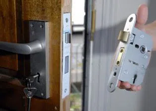 Aqua Locksmith Store Milwaukee, WI 414-905-3152 - 6-Locks-Replace